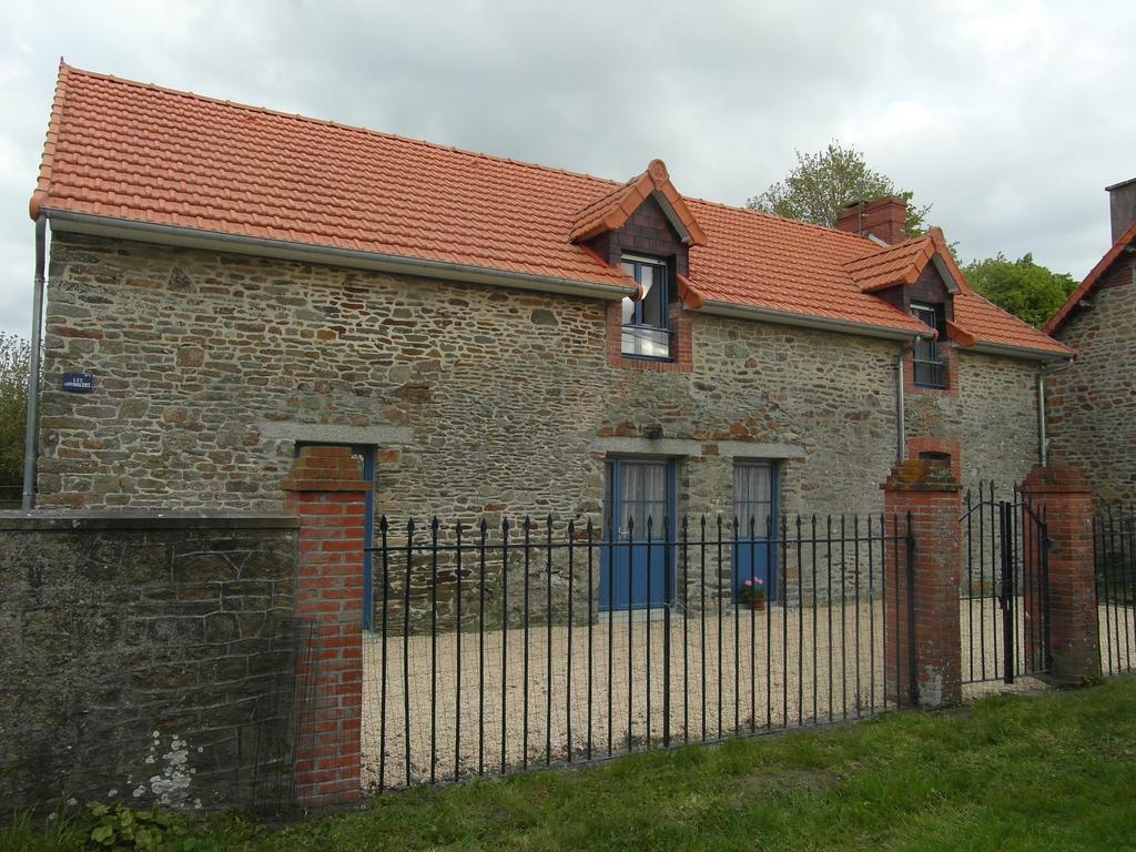 Villa Les Hirondelles De La Baie Vains Esterno foto